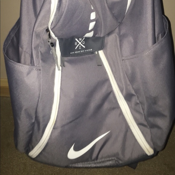 light grey nike backpack